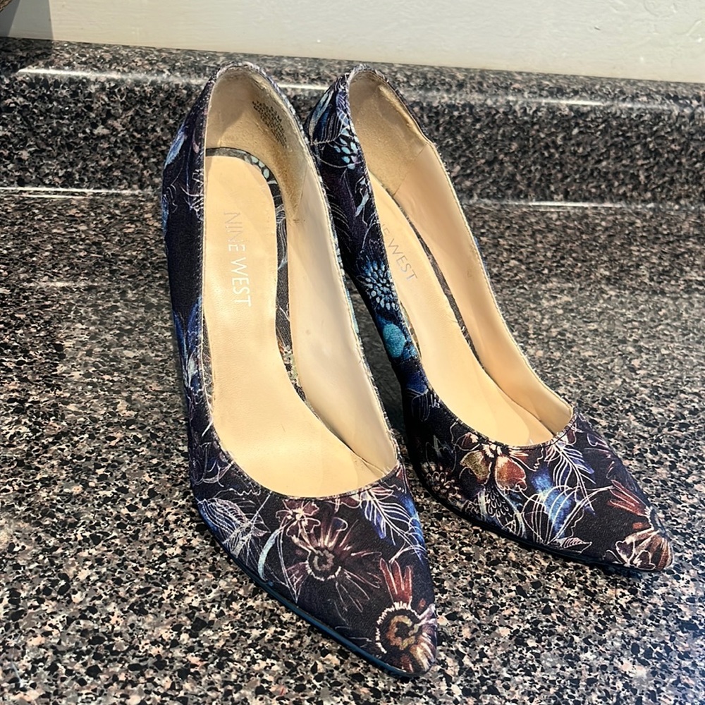 Nine West floral heals